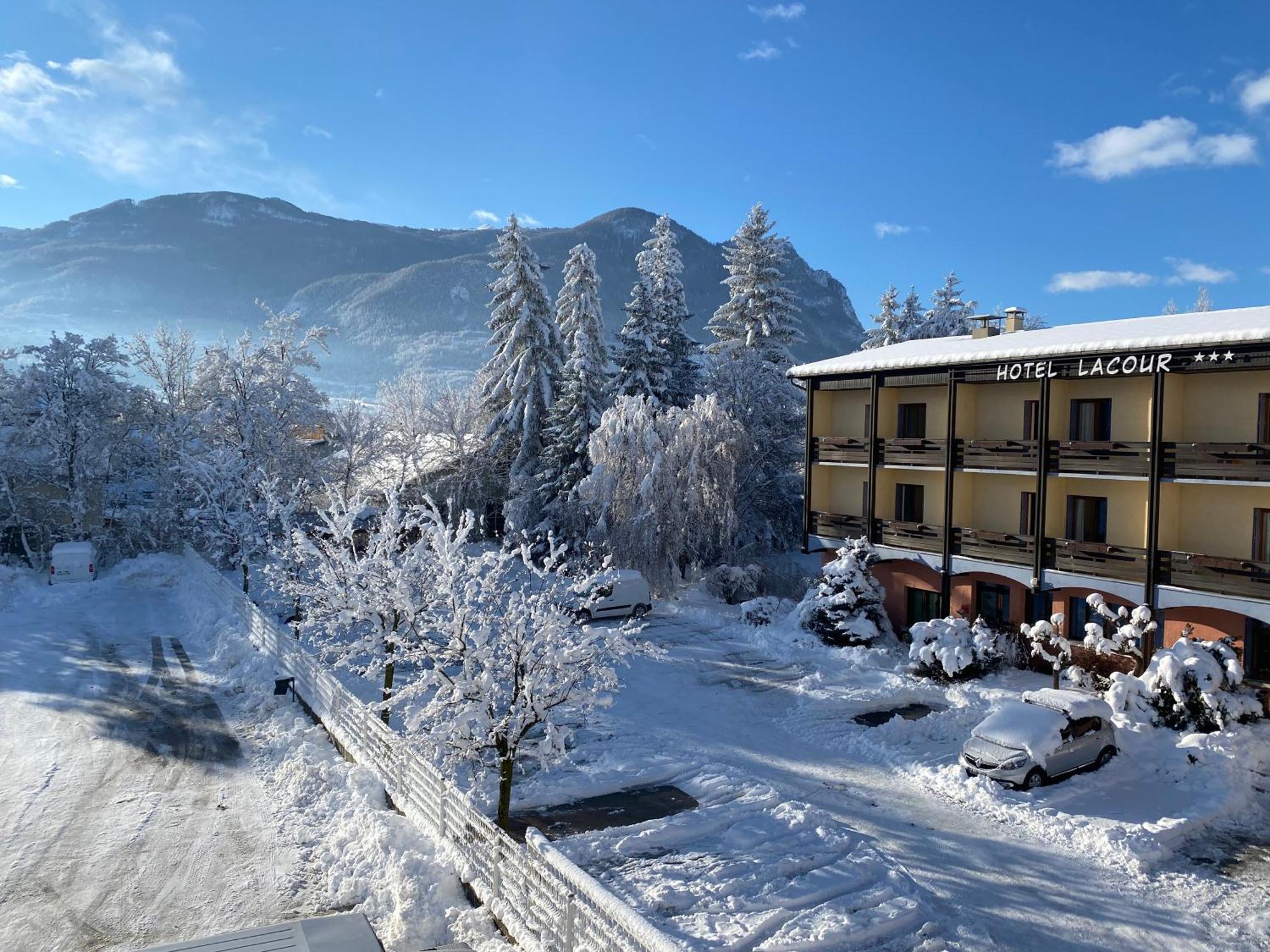 Hotel Lacour Eygliers Bagian luar foto